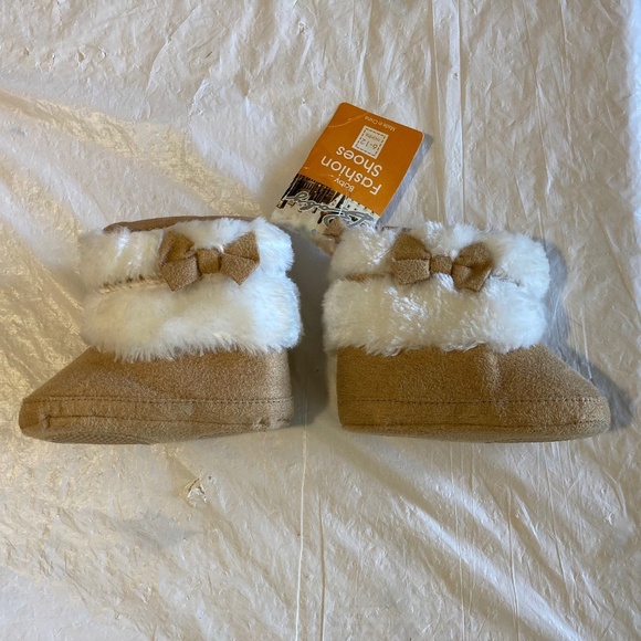 Baby Fashion Boots 6-12 months - Picture 1 of 4